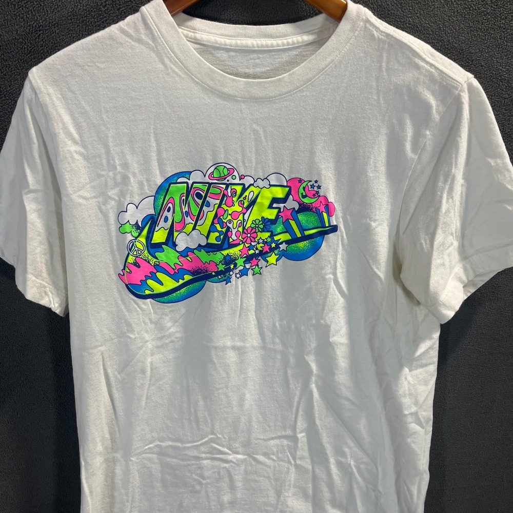 Nike Mens Graphic Tee White Graffiti Logo Stars Flowers T-Shirt Small
